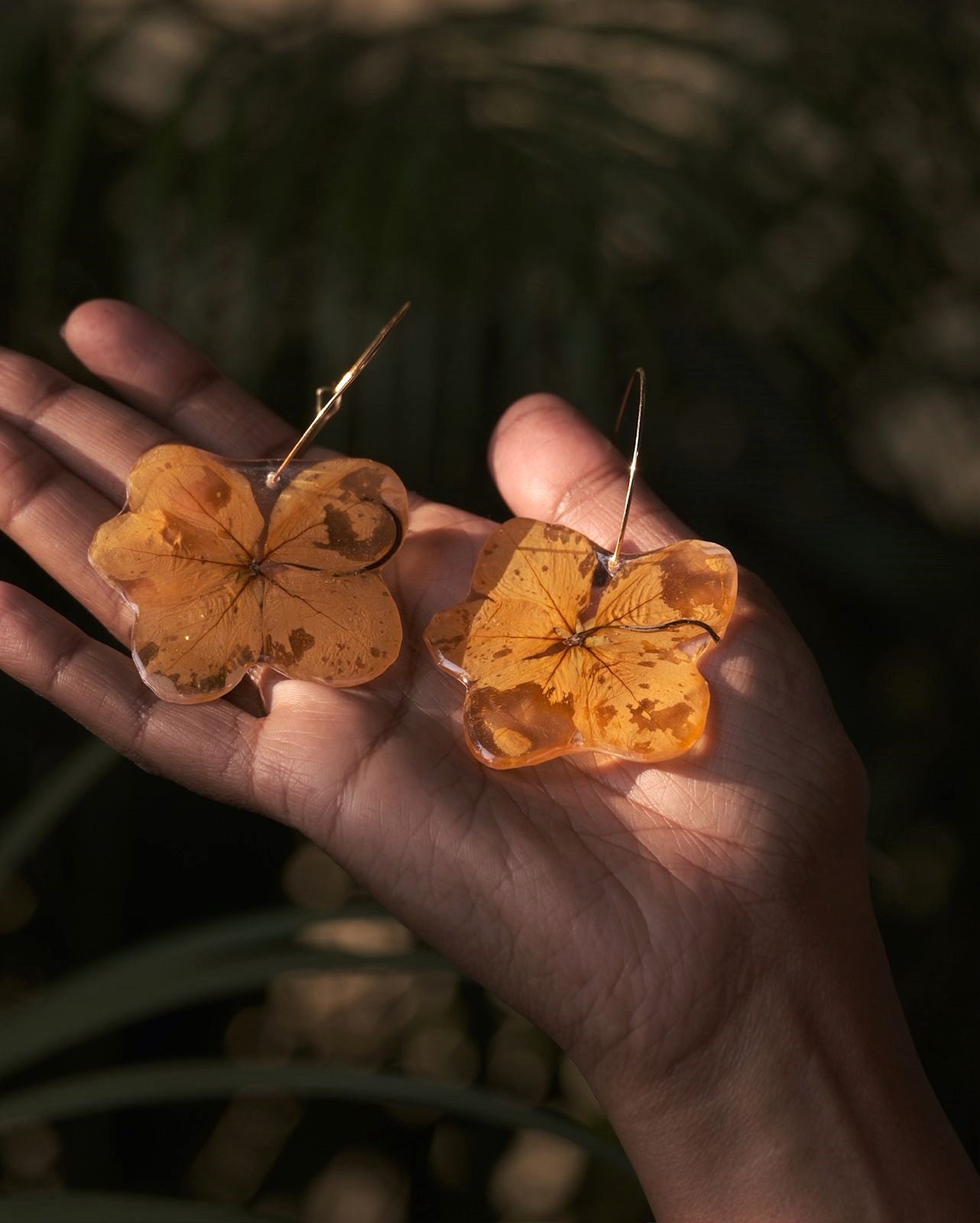 Dropping Gold Bloom - Hoops