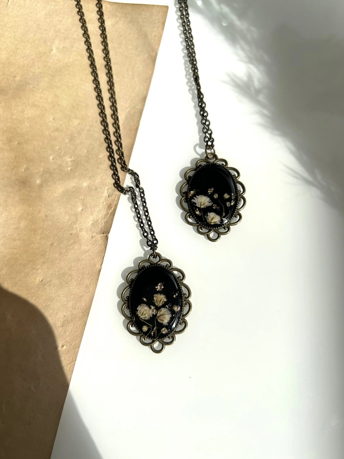 Antique Bloom Necklace - Antique Lace