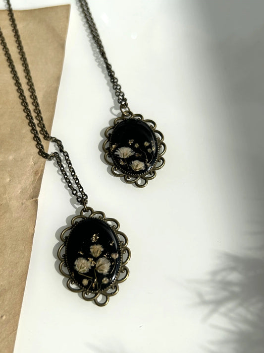 Antique Bloom Necklace - Antique Lace