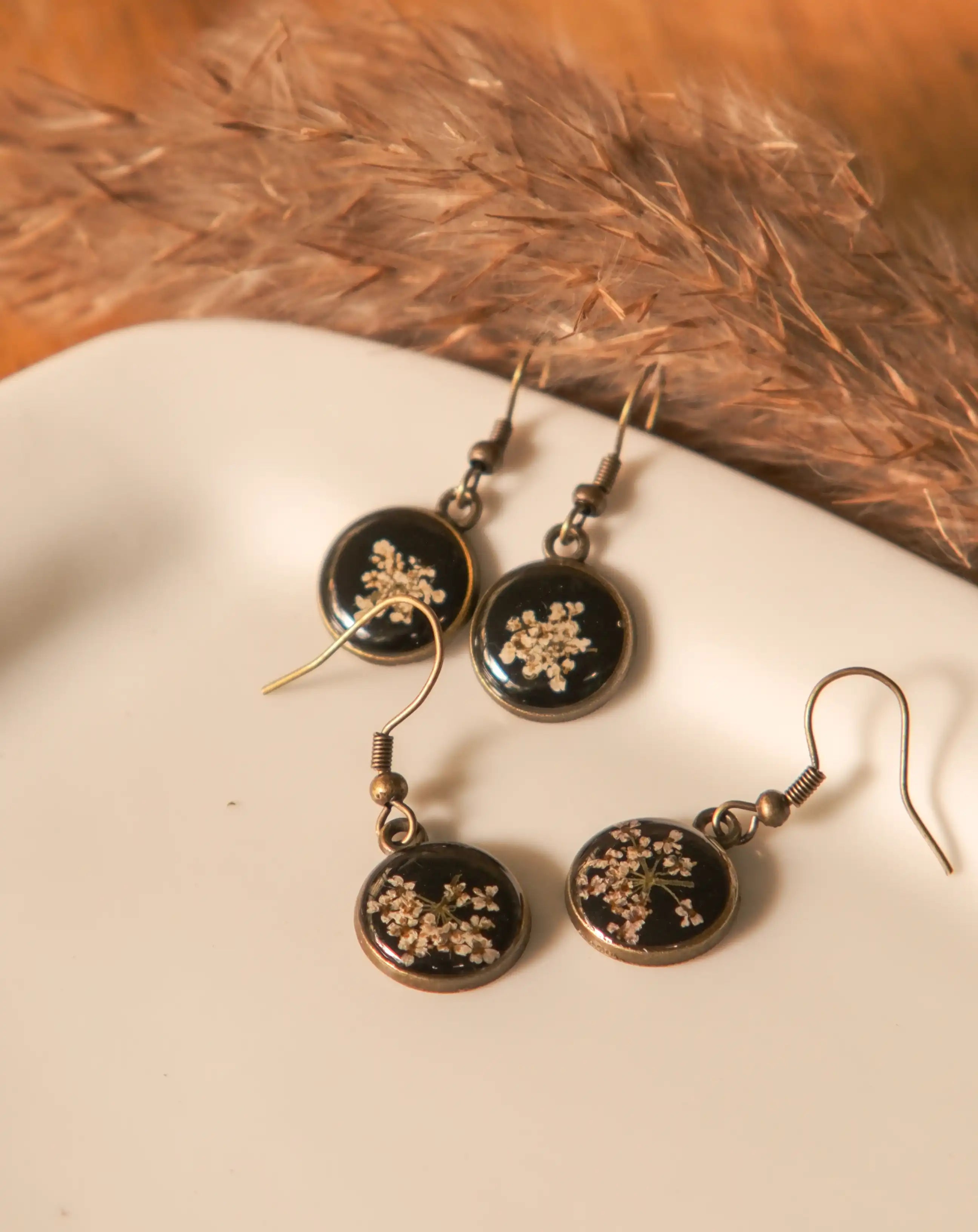 Blooming Hedgeparsley Circle Earrings - Bronze