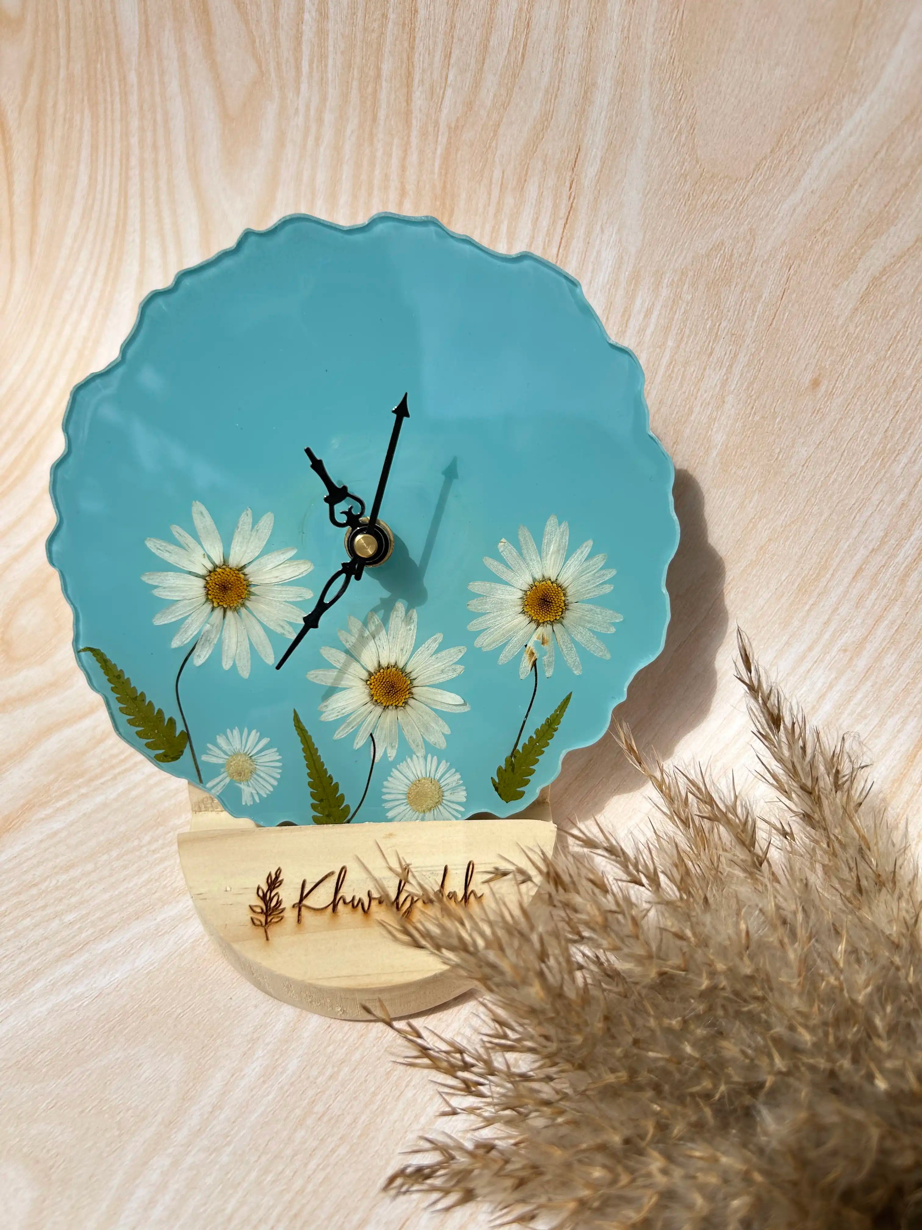 Daisy Skies Table Clock