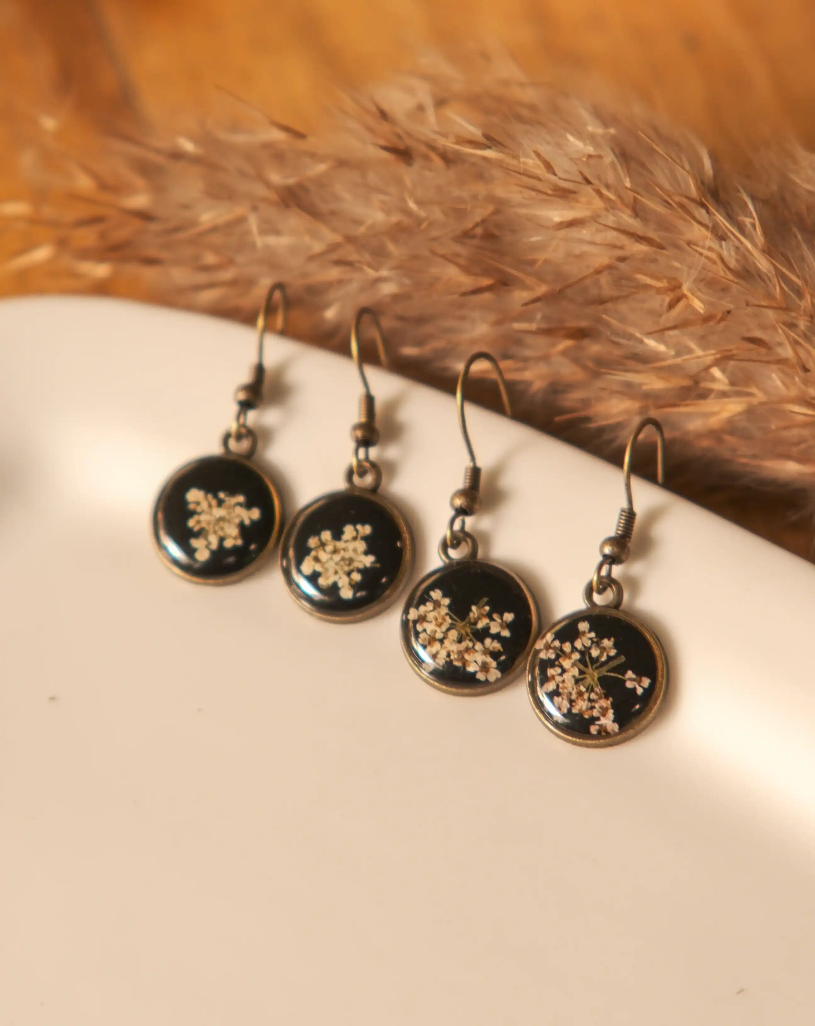 Blooming Hedgeparsley Circle Earrings - Bronze