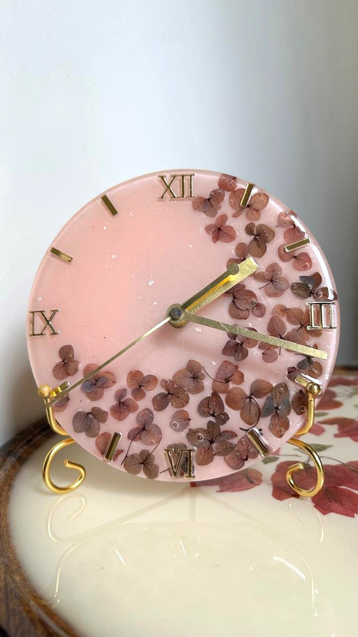 Hydrabelle Table Clock