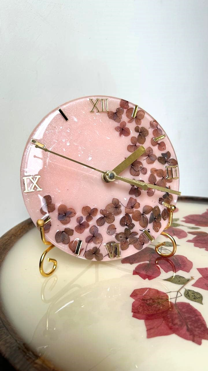 Hydrabelle Table Clock