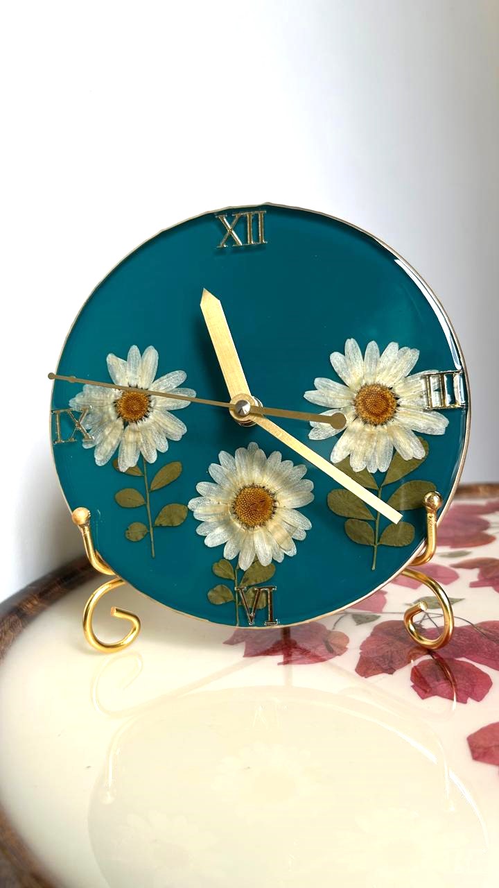 Florateal Table Clock