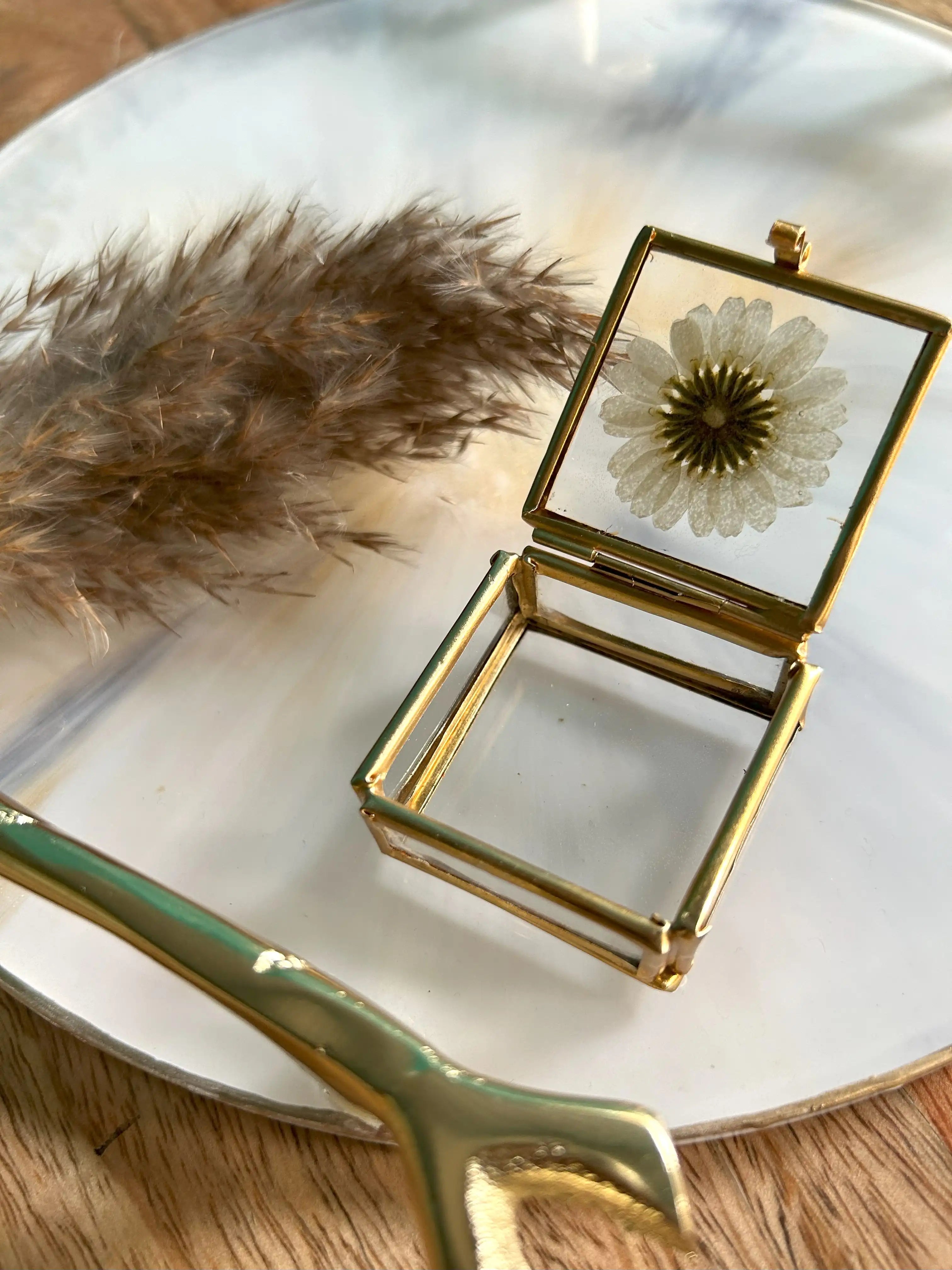 Glass Daisy Delight Box