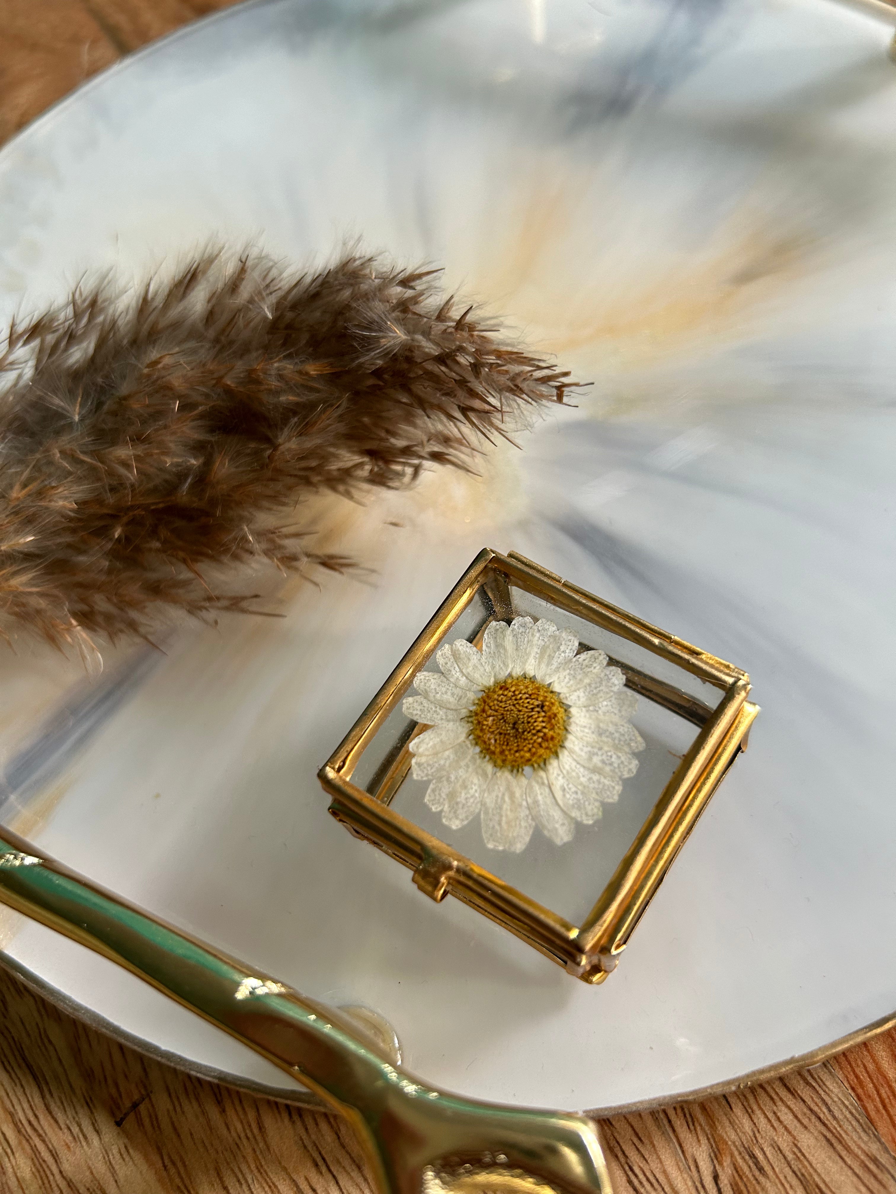 Glass Daisy Delight Box