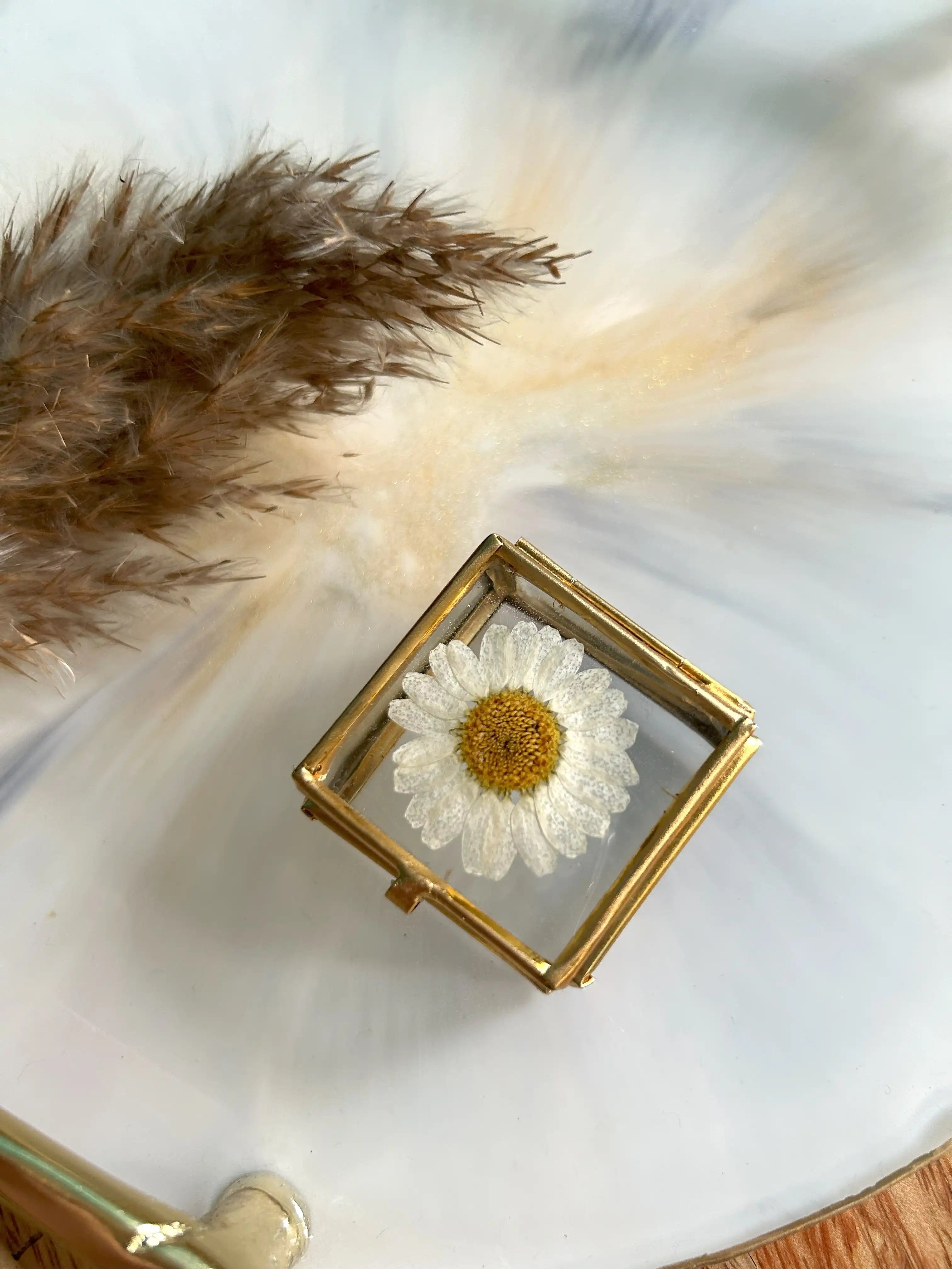 Glass Daisy Delight Box