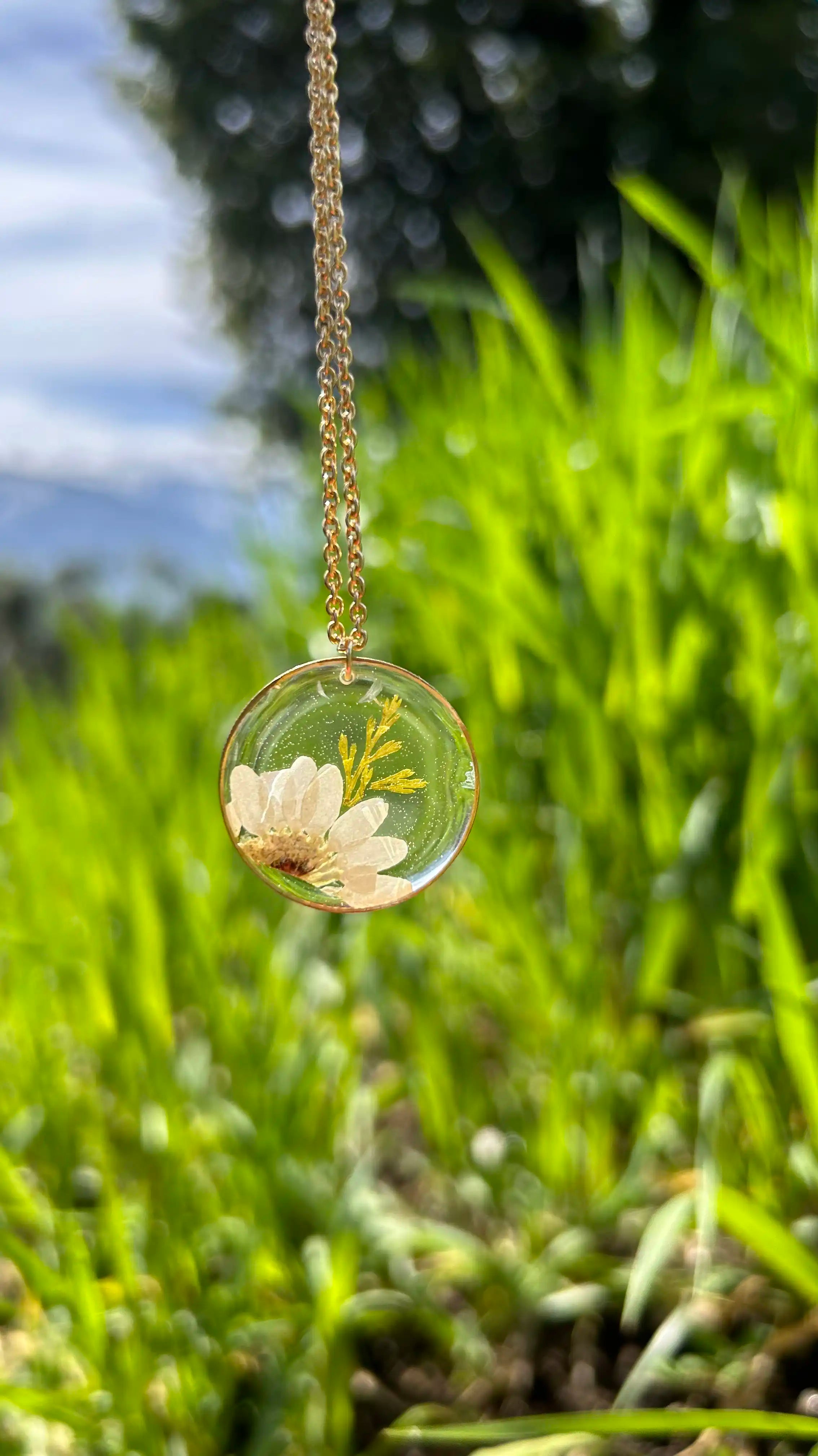 Daisy Medallion Round Necklace