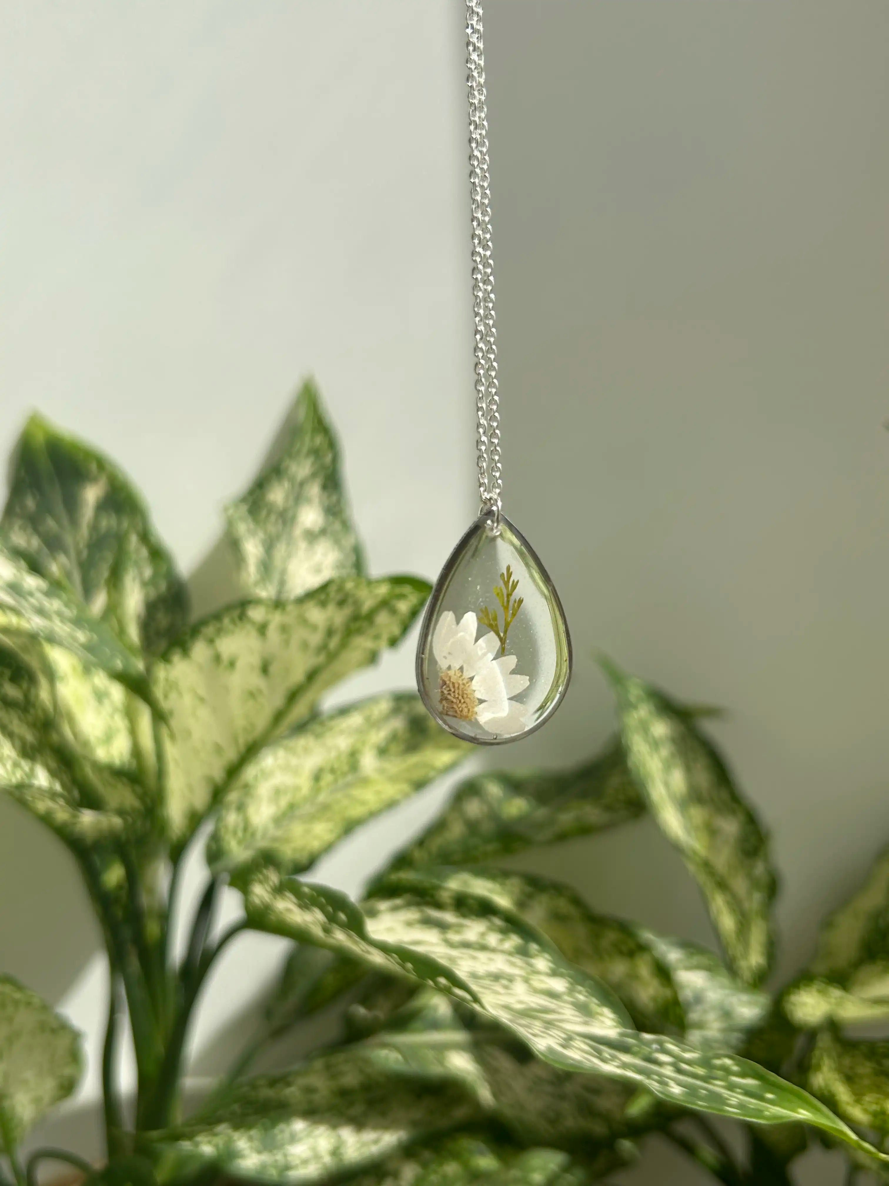 Daisy Medallion Oval Necklace