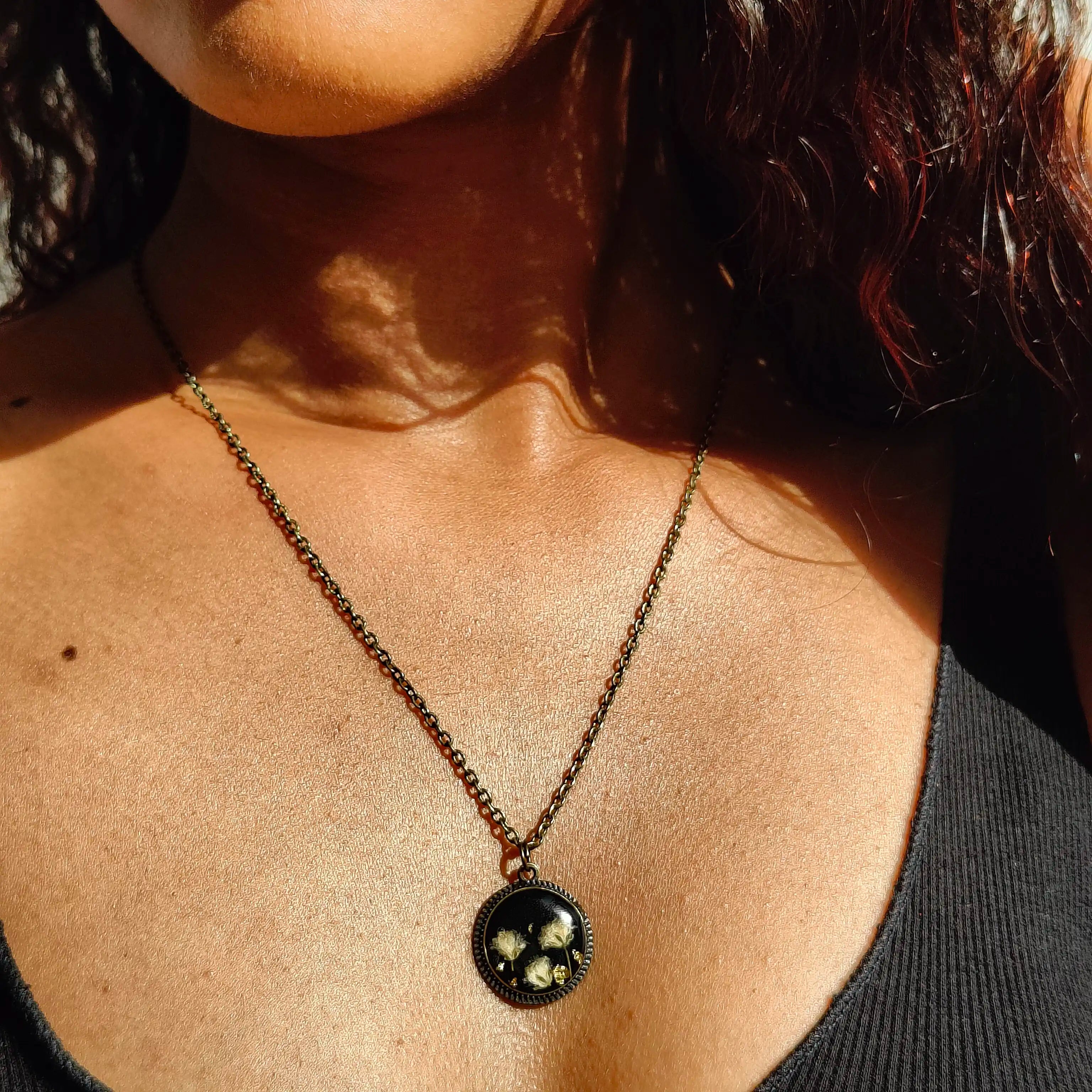 Antique Bloom Necklace - Round