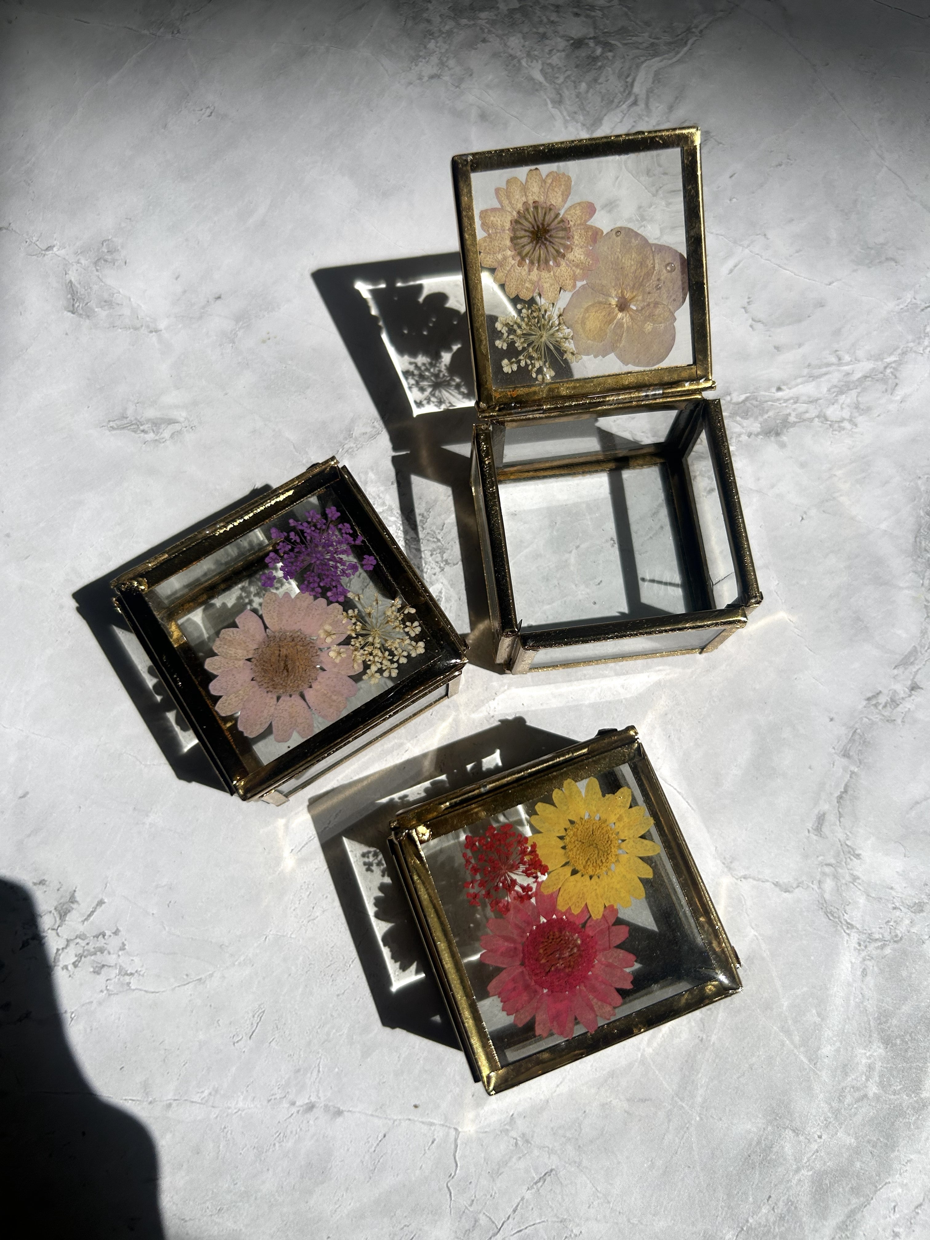 Glass Daisy Delight Box