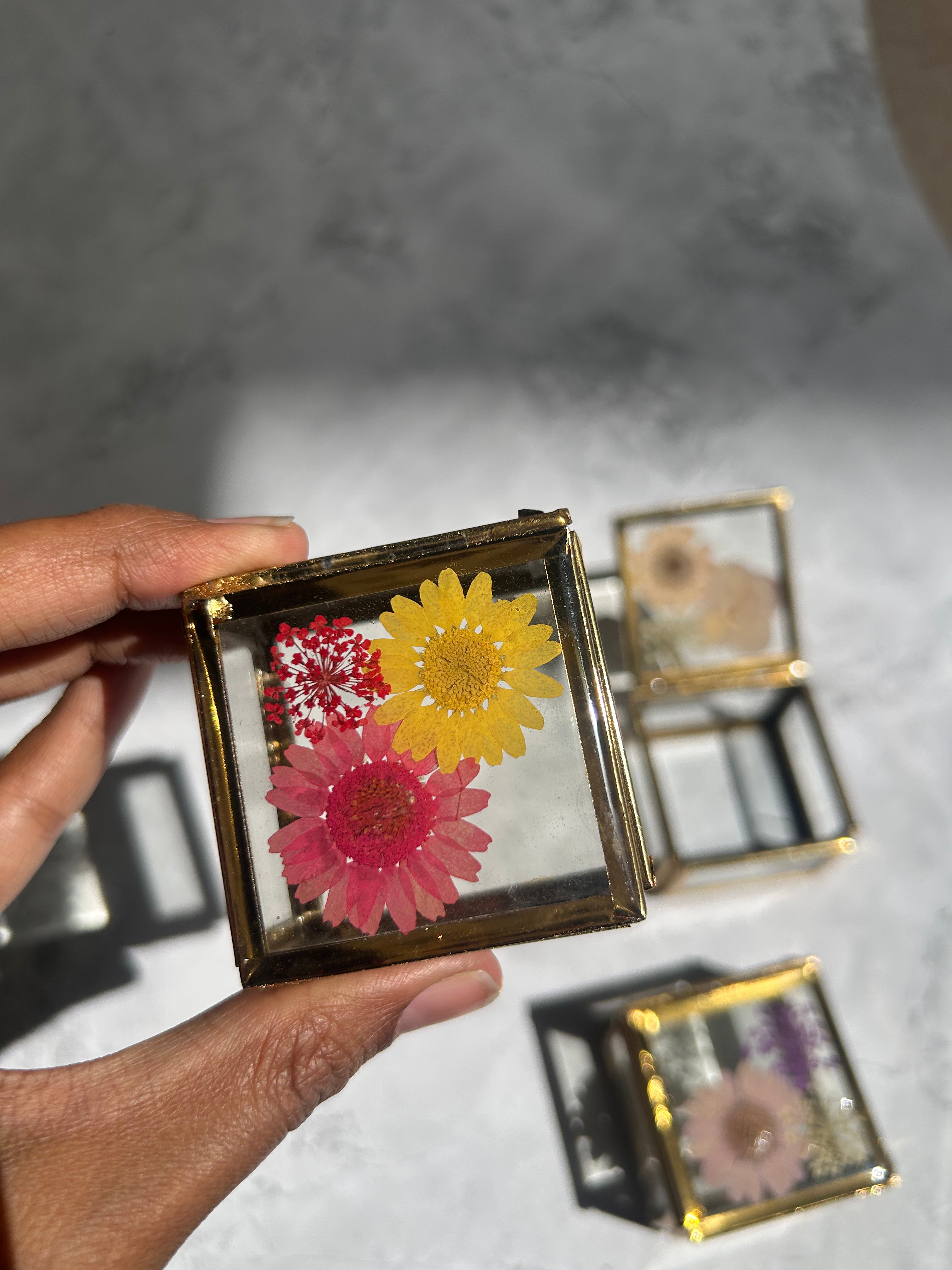 Glass Daisy Delight Box