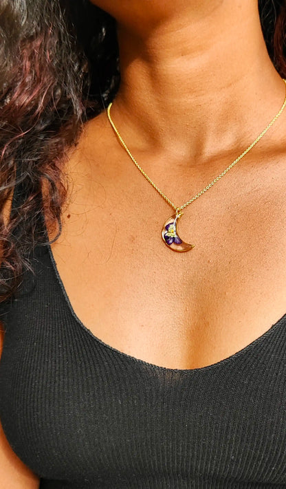 Moonlit Pensi Necklace
